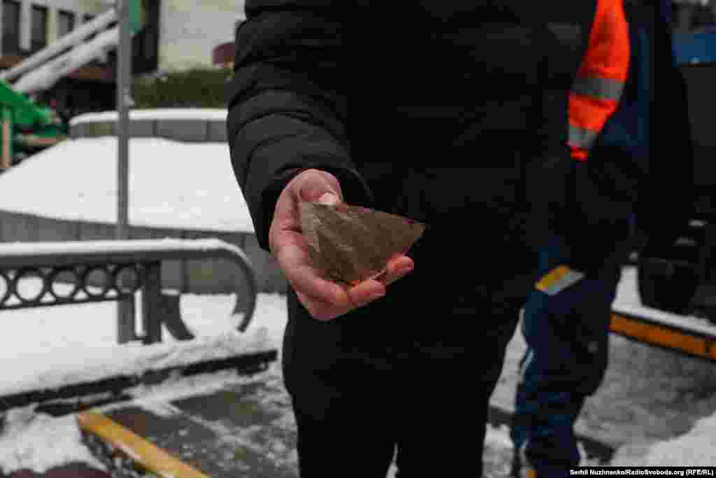 Журналістам показують частину ноги коня пам&#39;ятника