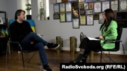 «Спираючись на підтримку людей, ми купили рекордну в історії країни кількість бронетехніки, яку поставили на передову. Мова йде про гусеничні бронетранспортери, це дуже важливе уточнення. Чи була ця покупка вдалою? Очевидно» – Притула