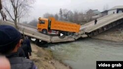 Мошини боркаш, ки пулеро дар ноҳияи Восеъ хароб кардааст.