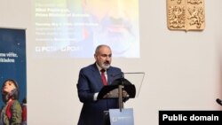Премьер-министр Армении Никол Пашинян выступает в Пражском центре трансатлантических отношений, 4 мая 2023 г.