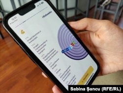 Florentina arată rezultatele sugerate de aplicație, după ce a ales răspunsuri aleatorii la cele 29 de întrebări. Algoritmul aplicației este unul open-source și, în baza informațiilor publicate de partide înaintea alegerilor, sugerează cu cine se aliniază utilizatorul.