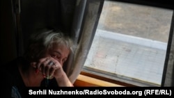 Жінка в евакуаційному потязі на вокзалі у Покровську, Донецька область, 30 серпня 2024 року