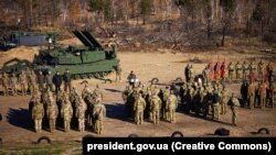 У День ракетних військ і артилерії та День інженерних військ президент України Володимир Зеленський зустрівся з військовослужбовцями цих родів військ та вручив державні нагороди, 3 листопада 2023 року