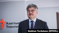 Кыргызстандык жазуучу Арслан Капай уулу Койчиев.