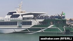 Diňle: Aşgabadyň suw meseleleri 'ýitileşýär', hökümet maslahatlaryny 'ýygjamladýar'