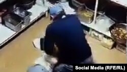 Нарындагы окуя тууралуу видеодон алынган скриншот.