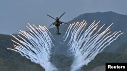 У серпні 2023 року США схвалили продаж Польщі 96 вертольотів AH-64E Apache і супутнього обладнання на суму близько 12 мільярдів доларів