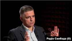 У розмові з Радіо Свобода Вадим Пристайко розмірковує щодо реальних перспектив членства України в НАТО та пояснює, за яких умов Велика Британія може ухвалити рішення відправити своїх військових до України  