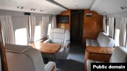 Беларустан оңдолуп келген МИ-8МТВ-1 тик учагынын ичинен көрүнүшү.