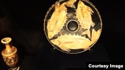 Таріль для риби. Пантікапей. Глина, лак, IV століття до н.е.