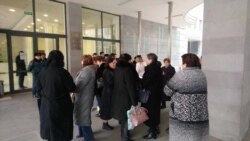 Մի խումբ ուսուցիչներ ցույցի էին դուրս եկել ԿԳՄՍՆ շենքի դիմաց