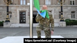 Президент Азербайджана Ильхам Алиев во время церемонии поднятия флага над Ханкенди (армянское название — Степанакерт), 15 октября 2023 года 