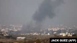 Дим над північною частиною Сектора Гази під час ізраїльського бомбардування 22 жовтня 2023 року 