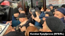 “Дордой” базарында нааразылык акция учурунда чыккан чыр.  30-ноябрь, 2023-жыл.