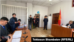 Ленин райондук соту. 2023-жылдын 17-марты. Адвокат Тимур Султанов өтүнүч келтирүүдө.