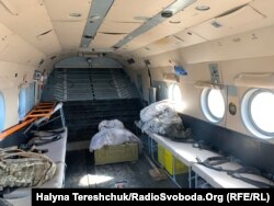 Цим гелікоптером везли допомогу для оборонців Маріуполя