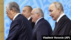 Прэзыдэнт Казахстану Касым-Жамарт Такаеў, Азэрбайджану — Ільхам Аліеў, Аляксандар Лукашэнка і Ўладзімір Пуцін на саміце СНД у Бішкеку ў кастрычніку 2923 году. Ілюстрацыйнае фота