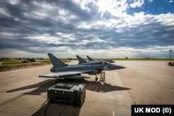 «Коли Британія каже про те, що ми можемо отримати лише в мирний час – це, до певного рівня, спроба бути відвертими у спілкуванні і, більше того, [зусилля] не лякати сильно союзників»