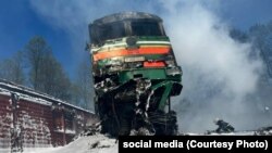 Беларускі лякаматыў, падарваны рэйкавымі партызанамі на тэрыторыі Бранскай вобласьці Расеі. архіўнае фота