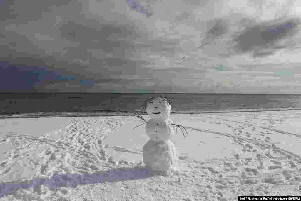 Сніговик на пляжі &laquo;Ланжерон&raquo;