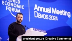 Президент України Володимир Зеленський під час виступу на засіданні Всесвітнього економічного форуму в Давосі, Швейцарія, 16 січня 2024 року