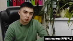 Қаңтар оқиғасында оққа ұшқан 4 жасар Айкөркем Меделханның өліміне байланысты "Билікті асыра пайдалану" бабымен айыпталған әскери қызметкер Арман Жұман Азаттыққа сұхбат беріп отыр.