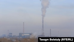 Дым, поднимающийся над ТЭЦ Усть-Каменогорска. 27 ноября 2023 года