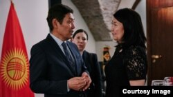 Кыргызстандын Венадагы элчиси Төлөндү Макеев жана Кыргызстандын Чехиядагы ардактуу консулу Саадаткан Даминова.
