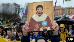 عکس آرشیوی از تظاهراتی در سنت پترزبورگ در روسیه، در اعتراض به اقدام دولت برای مسدود کردن تلگرام، ۲۰۱۸