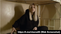 Дар’я Кароль на нарах, скрыншот з фільма