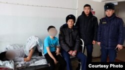 Балыкчыда сууга түшүп кеткен эки өспүрүм жана алардын куткаруучулары. 