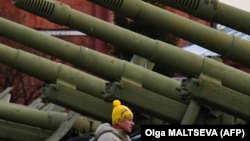 "Mesge ýerine ýarag" - bu belli jümle şu günki dünýäniň şygary bolup biler.