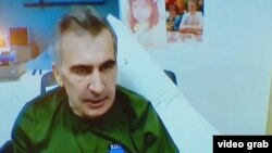 Бывший президент Грузии Михаил Саакашвили виртуально участвует в судебном заседании из больницы, сентябрь 2023 года