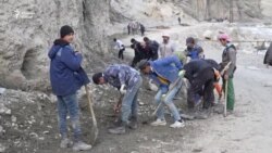 Мардуми Дархон ба деҳа об оварданд
