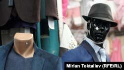 Биримдикке киргенден кийин өзгөчө "Дордой", "Мадина" сыяктуу реэкспорт менен алектенген соода түйүндөрүндө жумушсуздук кескин жогорулайт.