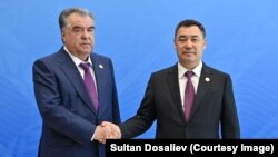 Кыргызстандын президенти Садыр Жапаров жана Тажикстандын президенти Эмомали Рахмон.  21-июль, 2022-жыл. Чолпон-Ата шаары.