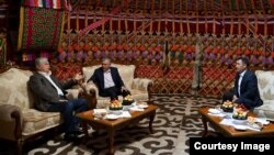 Садыр Жапаров, Касым-Жомарт Токаев жана Шавкат Мирзиёевдин бейформал жолугушуусу. 20-июль, 2022-жыл. Чолпон-Ата. 