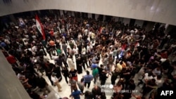 Ցուցարարները խորհրդարանի շենքում, 27-ը հուլիսի, 2022թ․