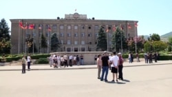 Բողոքի ակցիա Ստեփանակերտում. մասնակիցները հայտարարում են՝ դժգոհ են Անդրեյ Վոլկովի հետ հանդիպումից