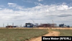 Строительство свинцовой обогатительной фабрики в поселке Старый Жайрем, Карагандинская область, 20 мая 2019 года.  