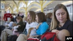 تحصن مادران شیرده در سی و پنج فرودگاه آمریکا