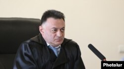 Судья Давид Григорян во время заседания по делу второго президента Армении Роберта Кочаряна, май 2019 г․