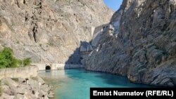 Плотина Токтогульского водохранилища. 