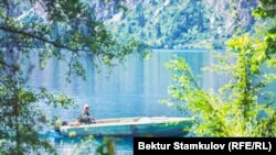 Сары-Челек көлү. 