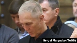 За даними ДБР, у маєтку Сальдо та помешканнях його поплічників правоохоронці виявили «документи РФ із прямими вказівками до вчинення злочинів проти України»