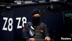 Թուրքիա - Ոստիկան Ստամբուլում, արխիվ