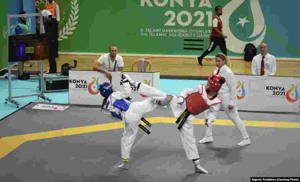 Кыргызстандык спортчулар Ислам шериктештиги оюндарына 2005-жылы алгачкы жолу катышып, ал кезде 8 байге уткан. Иран жана Индонезияда болгон экинчи жана үчүнчү оюндарга катышкан эмес. Азербайжанда өткөн IV Ислам шериктештиги оюндарынан Кыргызстандын курама командасы жалпы 17 медал утуп, 54 мамлекеттин арасынан алдыңкы ондуктун катарына кирген. Быйылкы оюндарда жалпы 31 медал утушту.