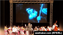 "Ajy ykbal" filminden pursat. Aşgabat, 2022-nji ýylyň 11-nji awgusty