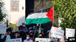 تجمع مخالفان عادی‌سازی رابطه امارات متحده عربی و اسرائیل در مقابل سفارت امارات در تهران