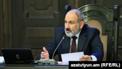 Премьер-министр Никол Пашинян на заседании правительства (архив)